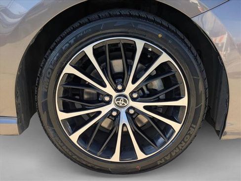 Used 2020 Toyota Camry SE w/ Carpet Mat Package image 23