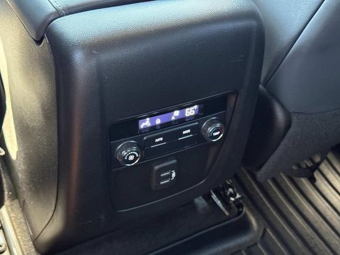 Used 2021 Buick Enclave Essence FWD image 20