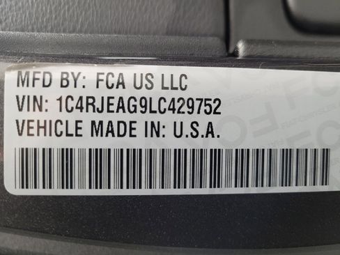 Used 2020 Jeep Grand Cherokee Altitude image 33