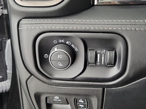 Used 2025 RAM 1500 Limited AWD/4WD image 24