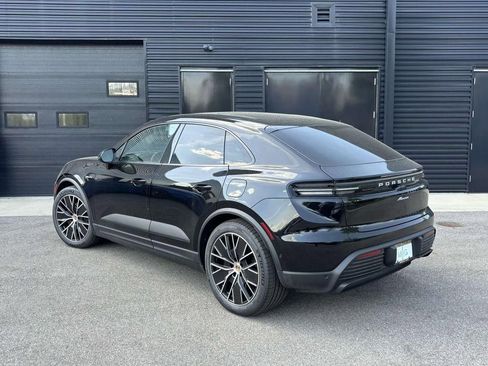 Used 2025 Porsche Macan Electric RWD image 3