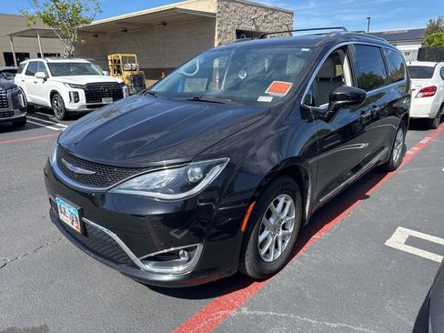 Used 2020 Chrysler Pacifica Touring-L image 1