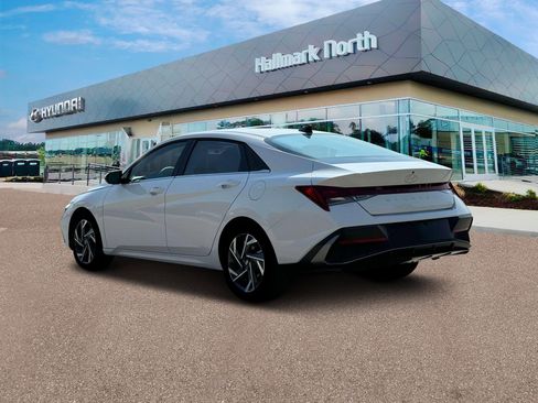 New 2025 Hyundai Elantra Limited FWD image 5