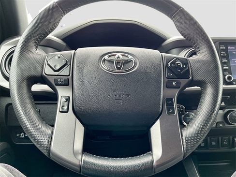 Used 2022 Toyota Tacoma TRD Off-Road w/ TRD Premium Off Road Package image 11