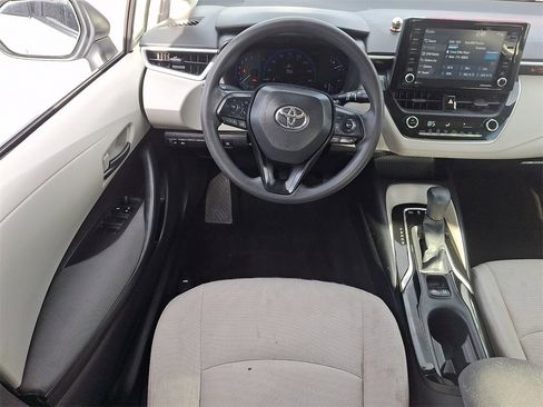 Used 2022 Toyota Corolla LE image 11