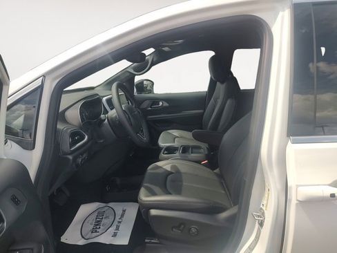 New 2027 Chrysler Pacifica Select FWD image 9