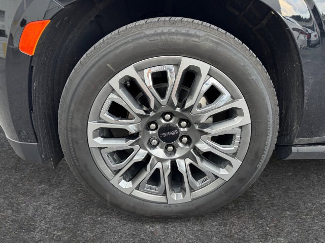 Used 2024 GMC Yukon Denali Ultimate AWD/4WD image 9