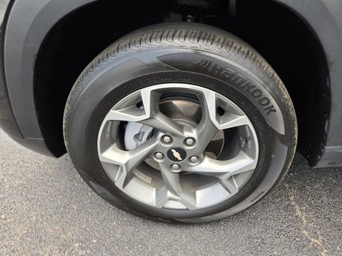 Used 2025 Chevrolet Trax LT w/ LT Convenience Package FWD image 41