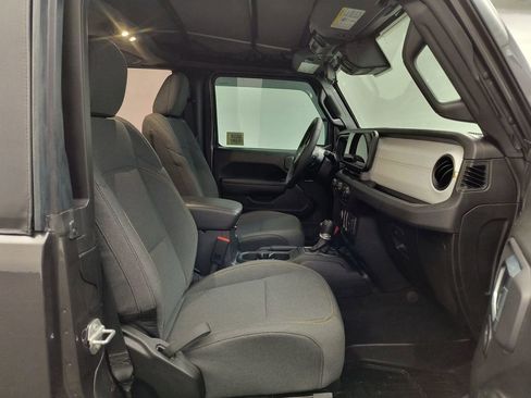 Used 2025 Jeep Wrangler Sport AWD/4WD image 28