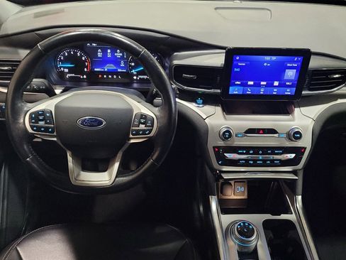 Used 2021 Ford Explorer XLT w/ Equipment Group 202A AWD/4WD image 22