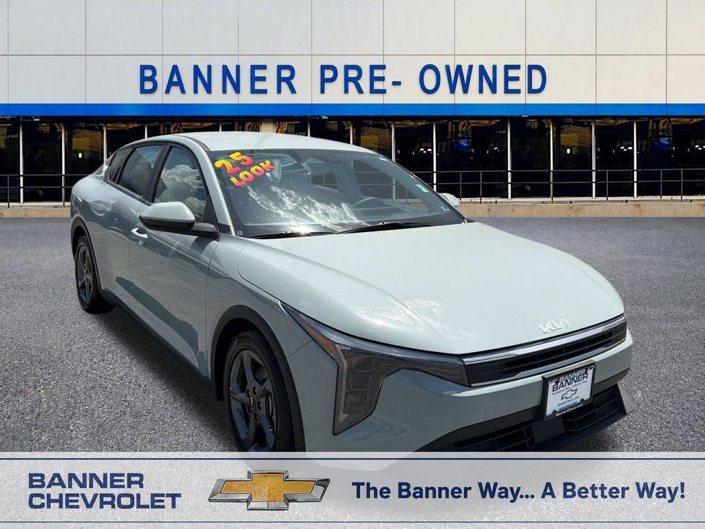 Used 2025 Kia K4 FWD image 1
