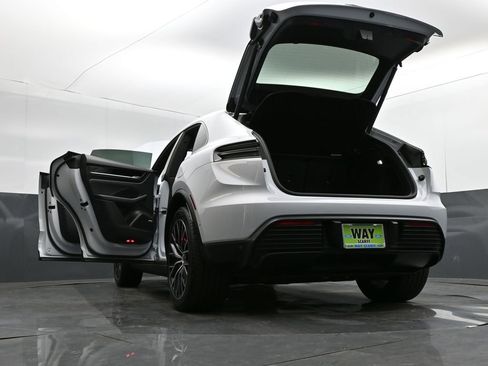 Used 2024 Porsche Macan 4 Electric w/ Premium Package image 39