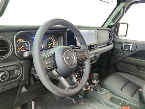 Used 2025 Jeep Wrangler Unlimited Rubicon image 19