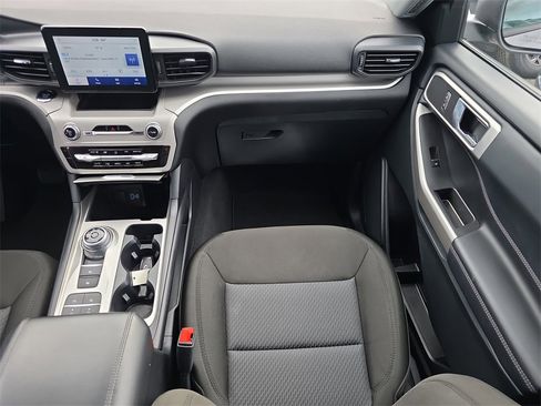 Used 2024 Ford Explorer XLT image 17