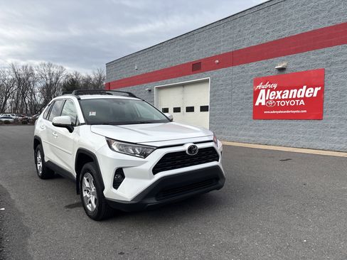 Used 2021 Toyota RAV4 XLE image 1
