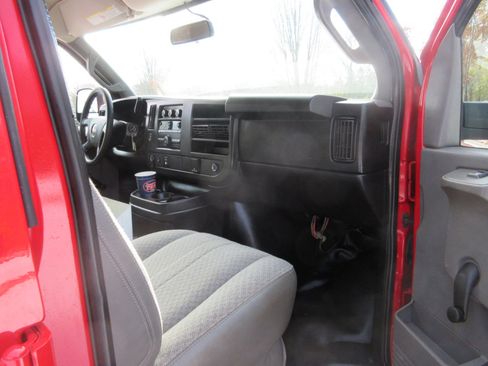 Used 2017 GMC Savana 3500 image 37