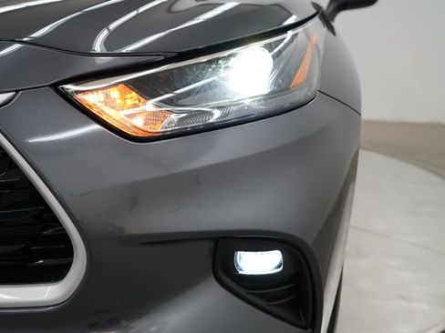 Used 2025 Toyota Highlander LE AWD/4WD image 68