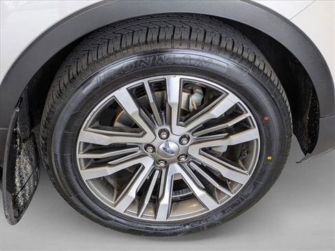 Used 2019 Ford Explorer Platinum image 26