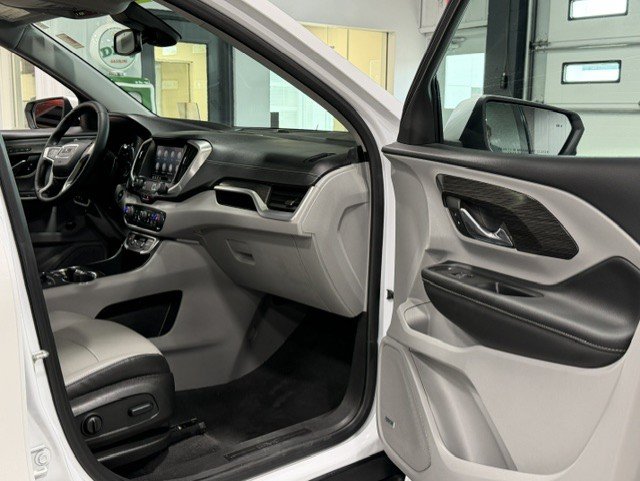 Certified 2024 GMC Terrain SLT w/ Infotainment Package II AWD/4WD image 9