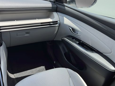 Certified 2025 Hyundai Tucson Limited FWD image 13