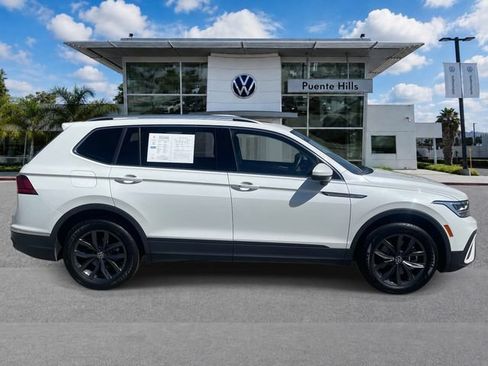 Certified 2023 Volkswagen Tiguan SE w/ Panoramic Sunroof Package FWD image 3