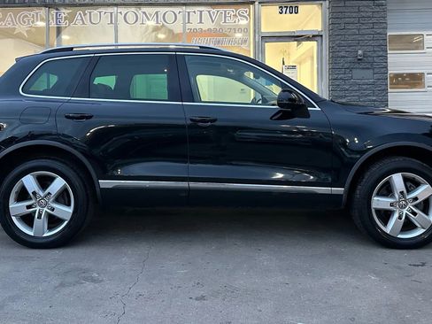 Used 2012 Volkswagen Touareg TDI image 2