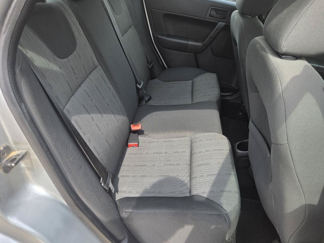Used 2009 Ford Focus SE FWD image 15
