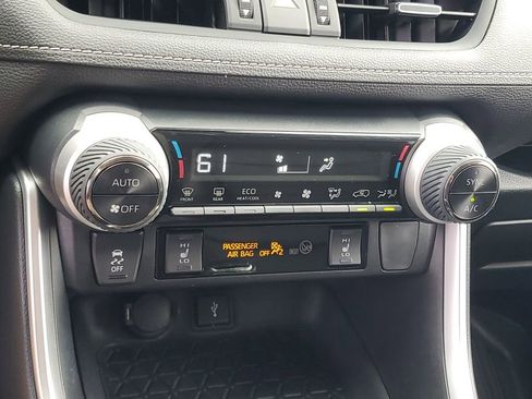 Used 2022 Toyota RAV4 XLE Premium AWD/4WD image 19
