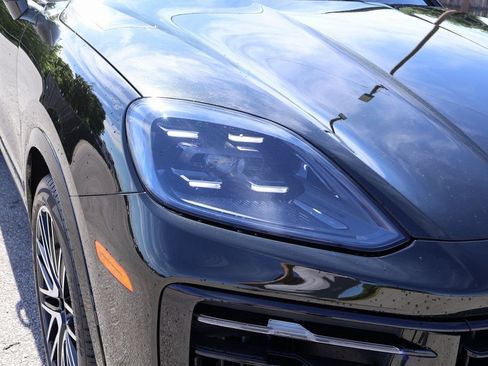Certified 2025 Porsche Cayenne AWD/4WD image 14