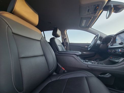 Used 2023 GMC Acadia SLT w/ Trailering Package image 17