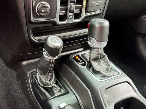 Used 2022 Jeep Wrangler Unlimited Sahara AWD/4WD image 19