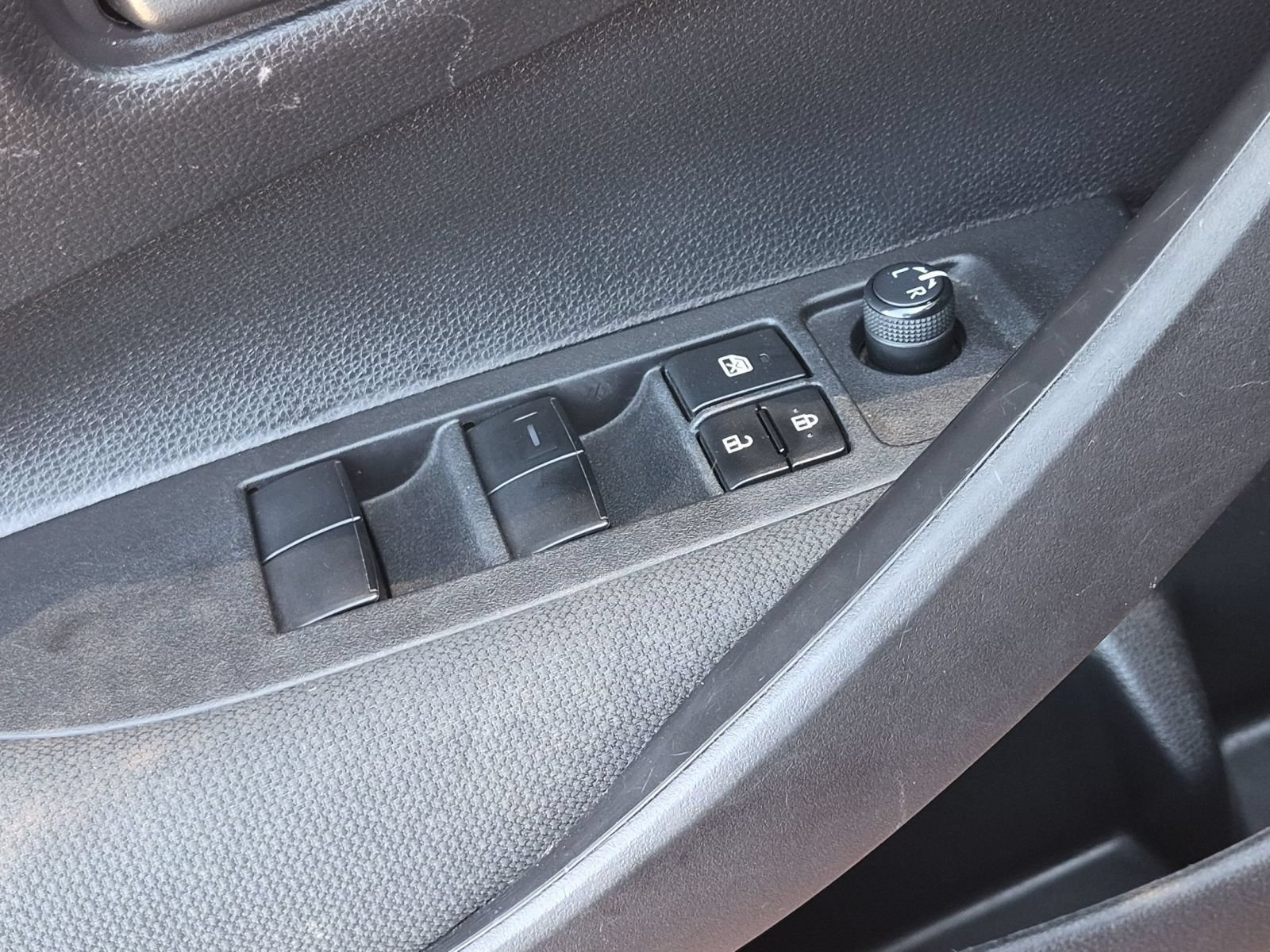 Used 2022 Toyota Corolla LE FWD image 12