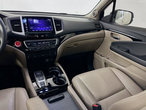 Used 2016 Honda Pilot Touring image 23