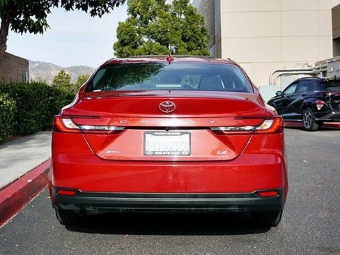 Used 2025 Toyota Camry LE w/ Convenience Package FWD image 9
