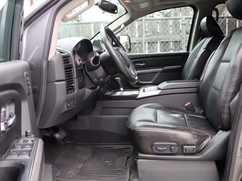 Used 2015 Nissan Titan SL AWD/4WD image 4