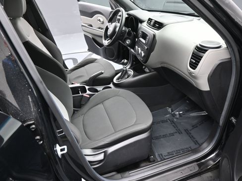 Used 2014 Kia Soul FWD image 19