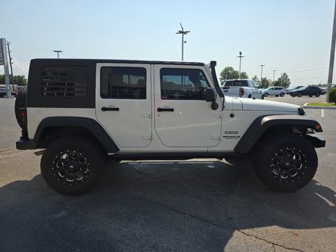 Used 2010 Jeep Wrangler Unlimited Sport AWD/4WD image 5