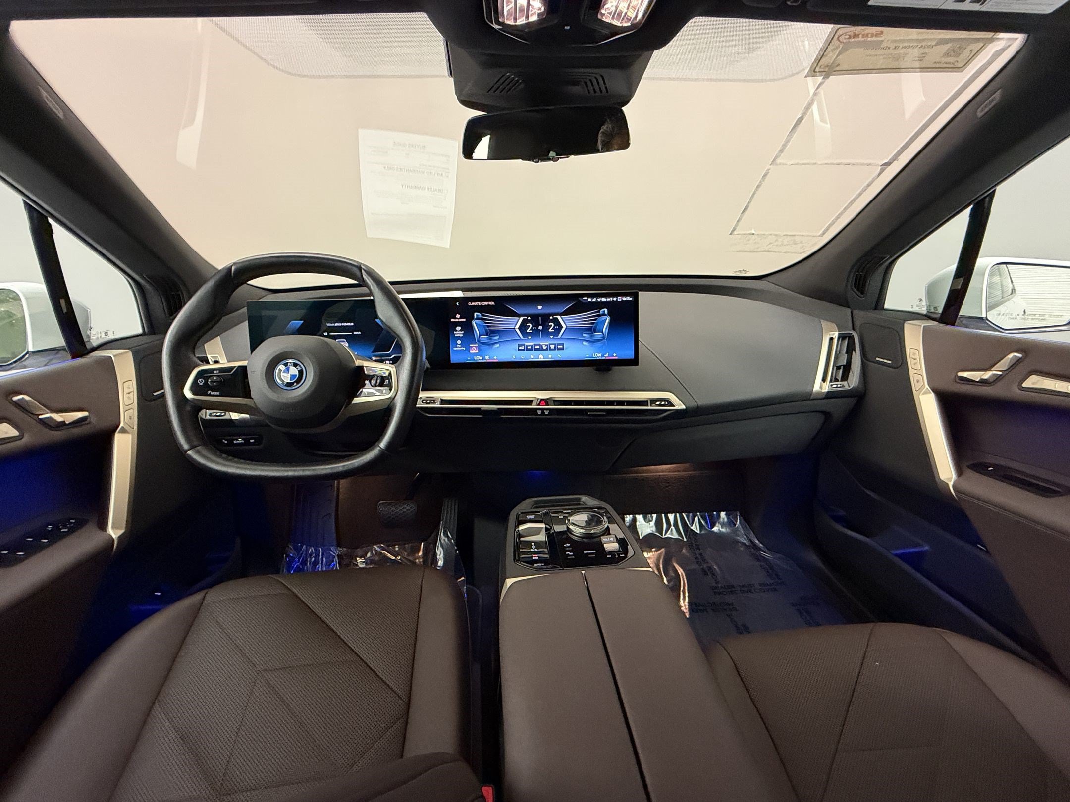Used 2024 BMW iX xDrive50 w/ Sport Package AWD/4WD image 16