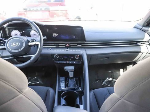 Certified 2025 Hyundai Elantra SEL image 13
