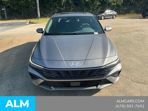 Used 2025 Hyundai Elantra SEL FWD image 8