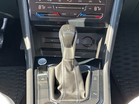 Used 2025 Volkswagen Taos SE image 15