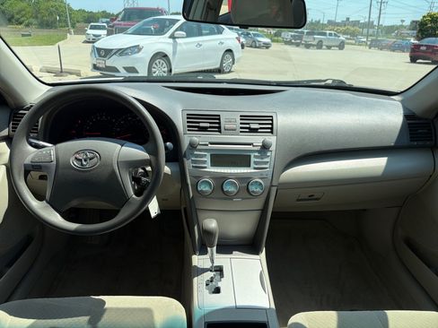 Used 2009 Toyota Camry LE FWD image 23