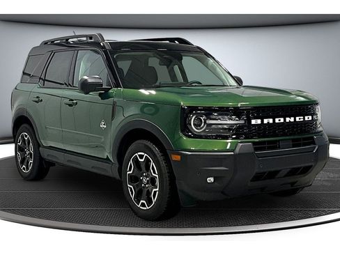 Used 2025 Ford Bronco Sport Outer Banks w/ Outer Banks Tech Package+ image 2