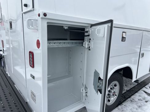 New 2025 GMC Savana 3500 w/ Power Convenience Package RWD image 6