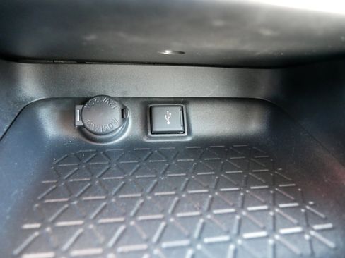 Used 2021 Toyota RAV4 XLE w/ Convenience Package image 33