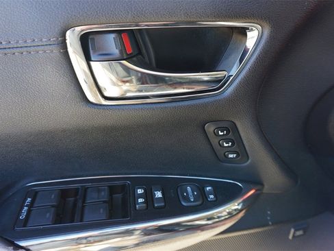 Used 2018 Toyota Avalon Limited image 4