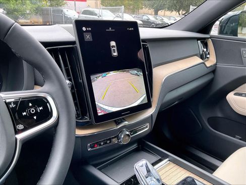 New 2027 Volvo XC60 B5 Core AWD/4WD image 9