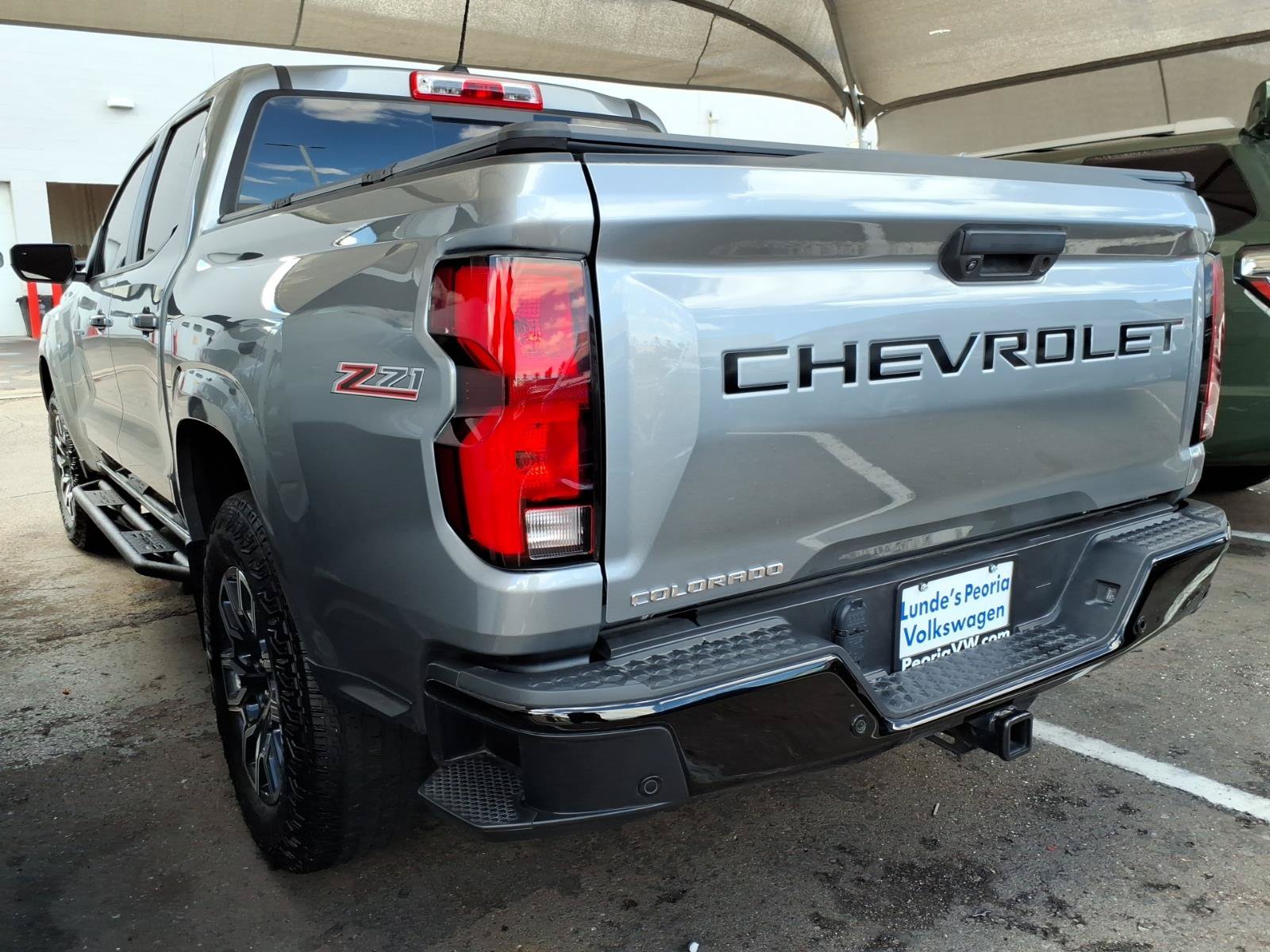 Used 2025 Chevrolet Colorado Z71 w/ Technology Package AWD/4WD image 3