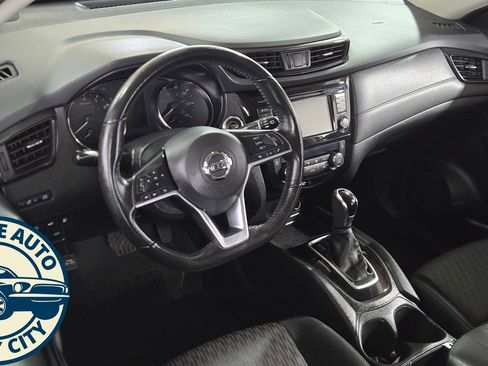 Used 2019 Nissan Rogue SV image 10