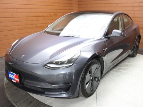 Used 2023 Tesla Model 3 Standard Range image 12